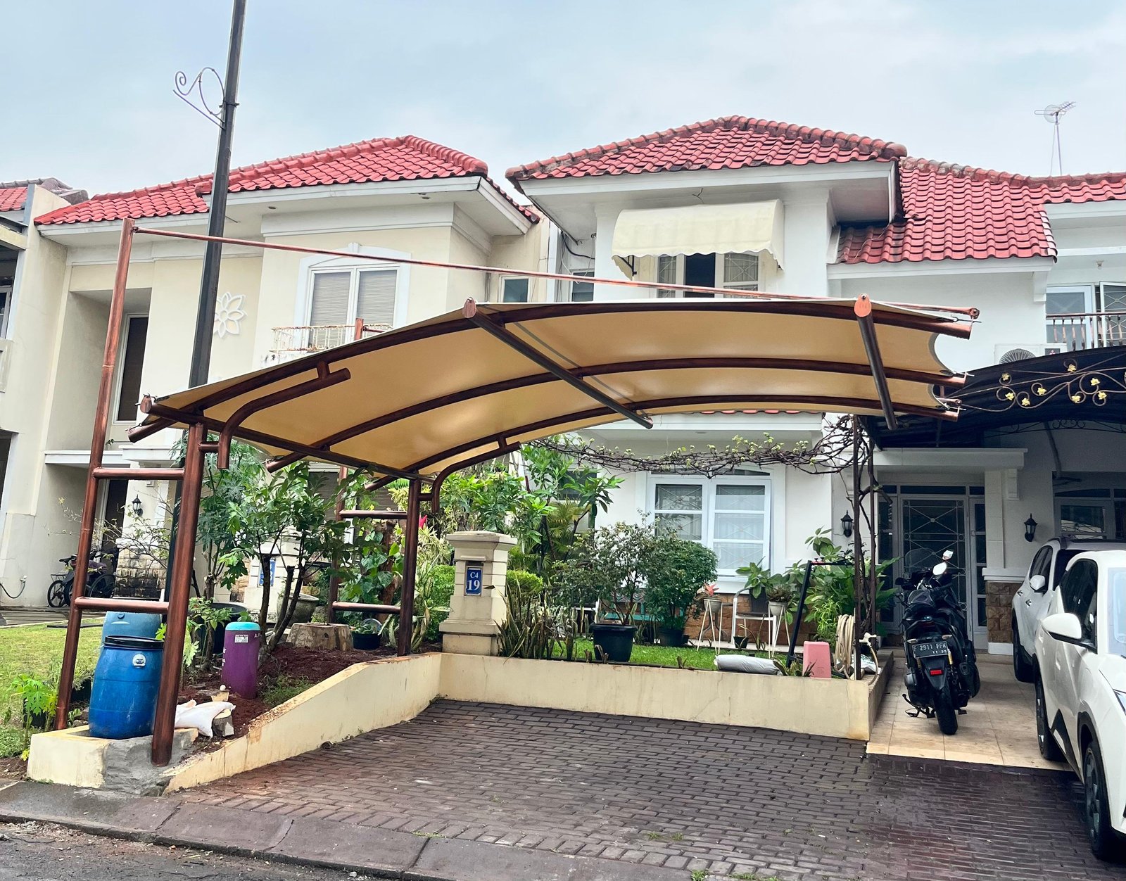 Pemasangan canopy membrane untuk carport rumah